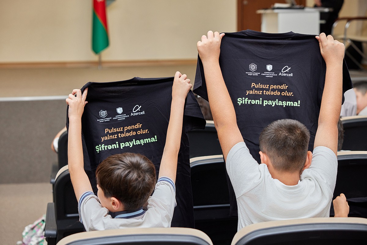 "Azercell"in kibermaarifləndirmə təşəbbüsü davam edir - FOTOLAR